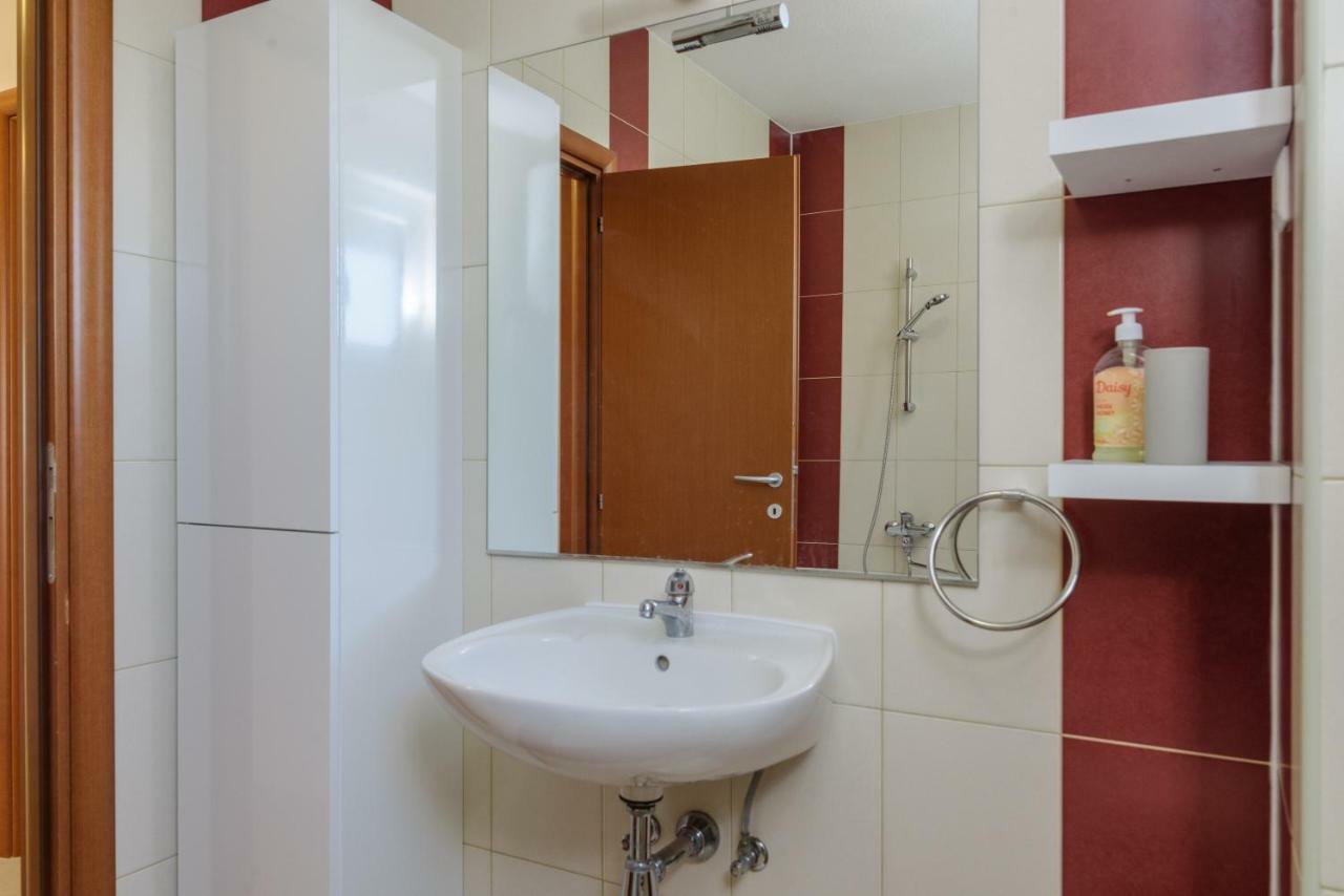 Ferienwohnung Apartman Niko Kaštela Exterior foto